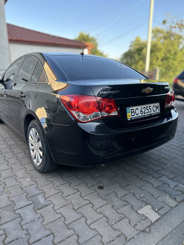 Chevrolet  Cruze  2011 рік седан в дуже хорошому стані варте уваги !!