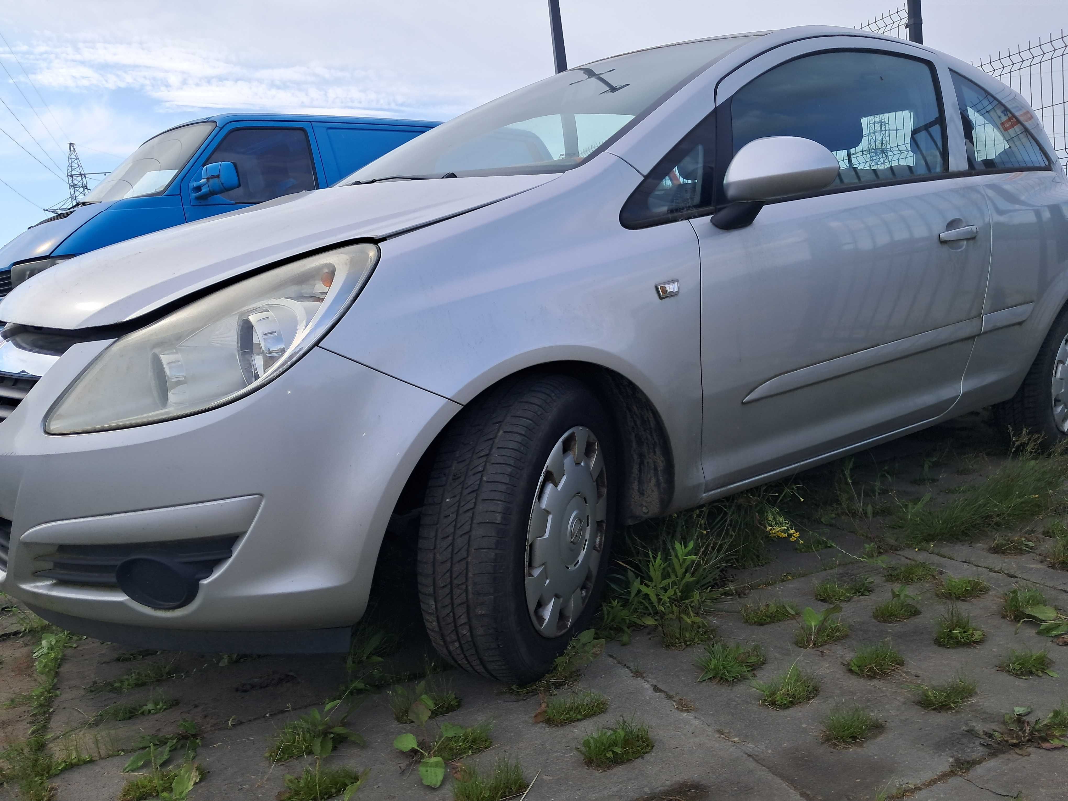 Opel Corsa D na Części 3 Drzwi 1.3cdti Manual Kolor Srebrny Zdrowe El.
