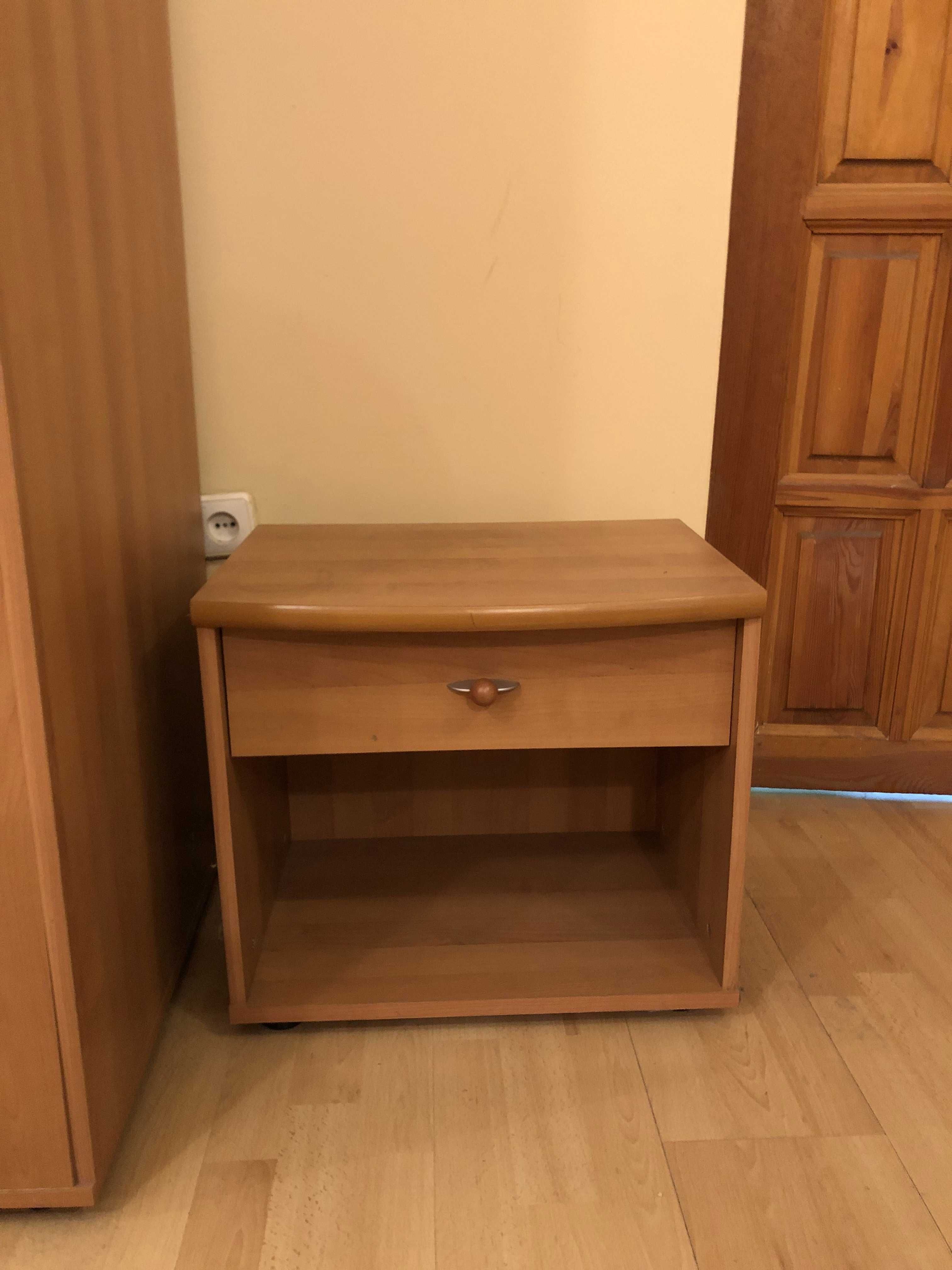 Komplet mebli wraz z szafką