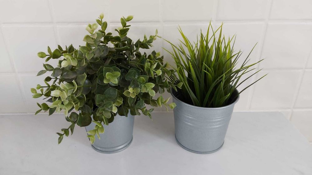 Duas plantas artificiais em vasos galvanizados, Ikea
