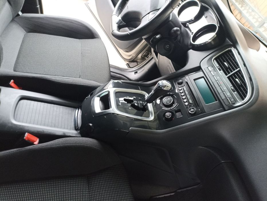 Peugeot 5008 2012року