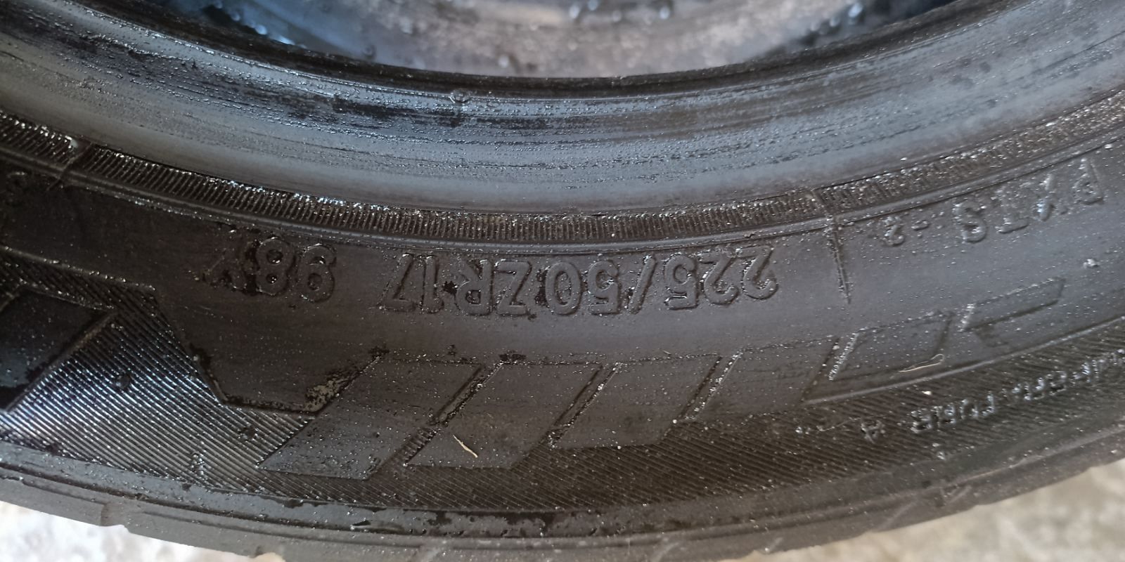 Шини б.у 225-50 R17