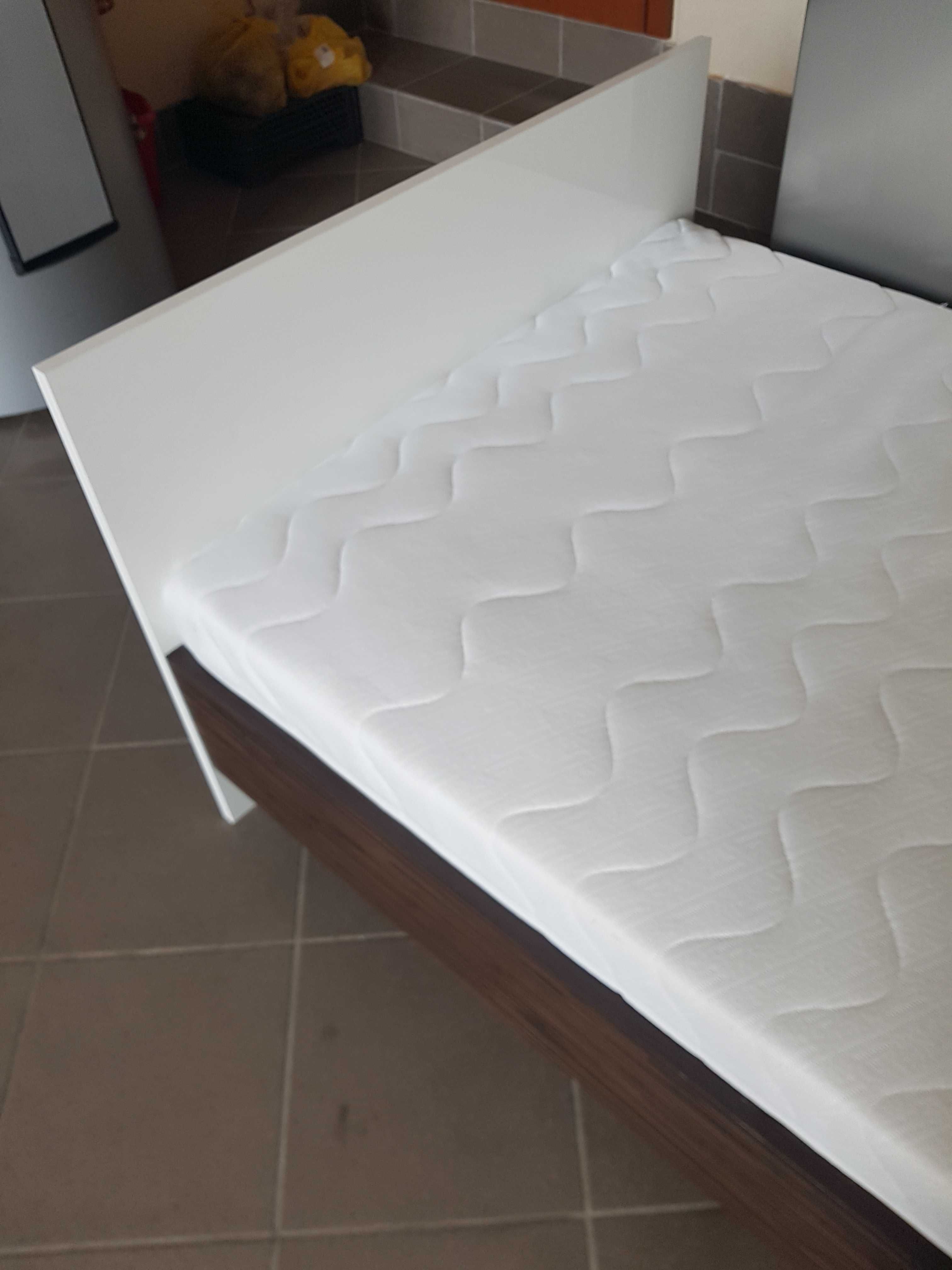 łóżko z materacem tapczan 90x200 biały połysk + szafka nocna