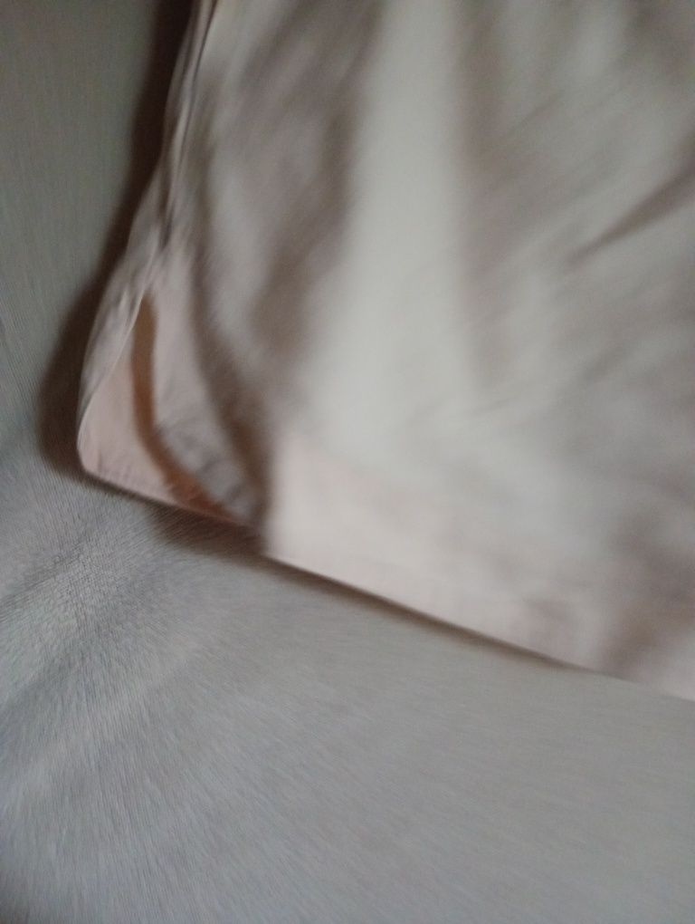 Kremowe większe szorty