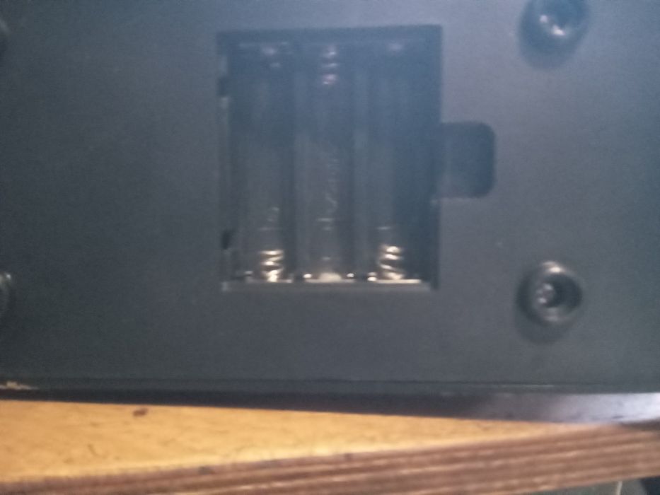 Продаються два годинники