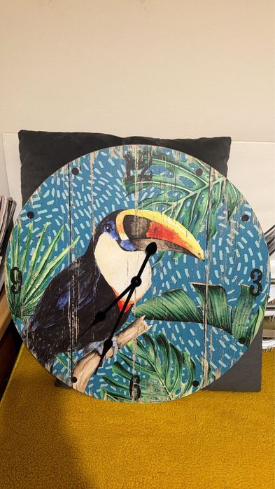 Relógio com 60cm de diâmetro