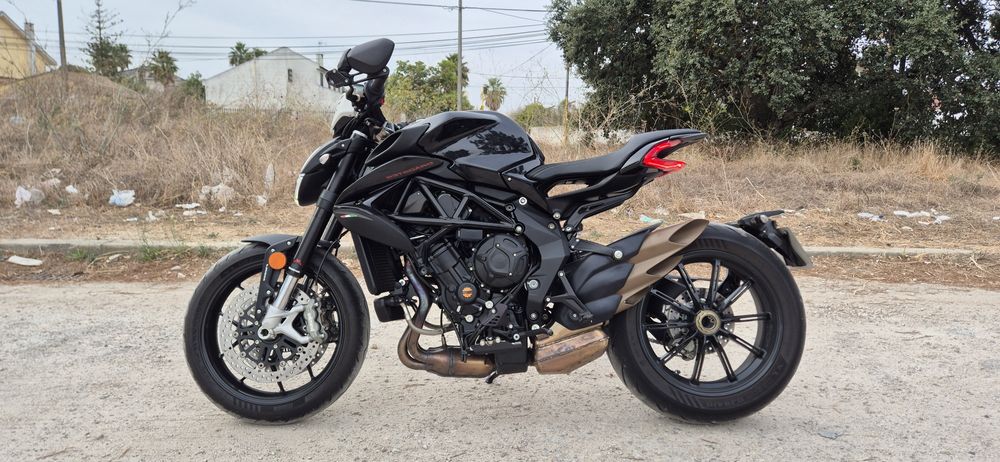MV Agusta Dragster 800R de 2025