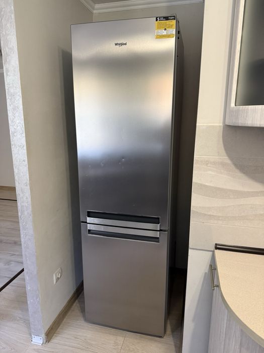Продам холодильник Whirlpool