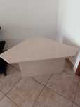 Mesa de canto em pedra