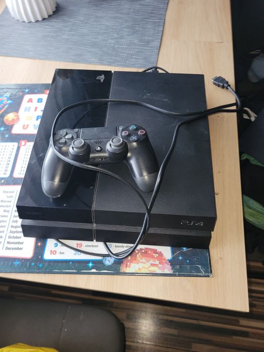 Ps4 500gb z jednym padem