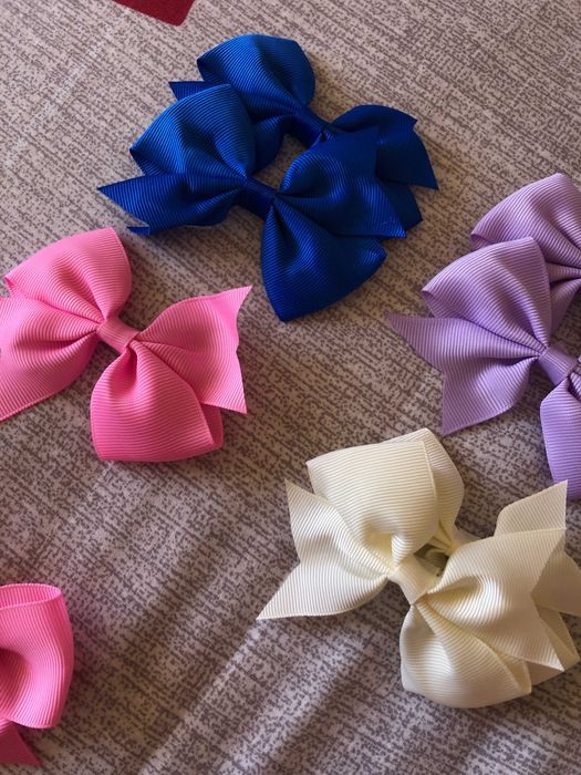 Laços com grampo criança