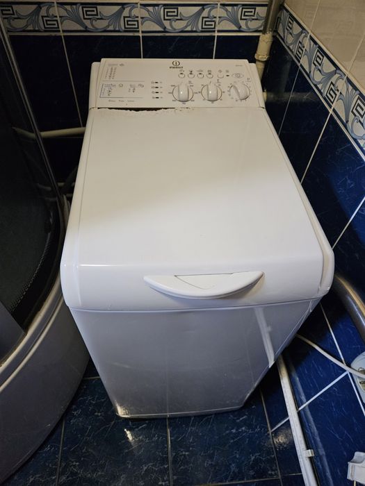 Стиральная машинка вертикальная Indesit