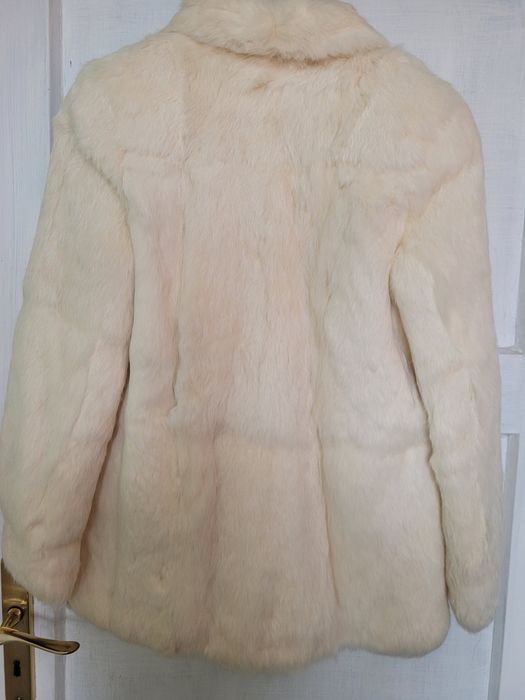 Białe futerko z USA Korea jak nowe