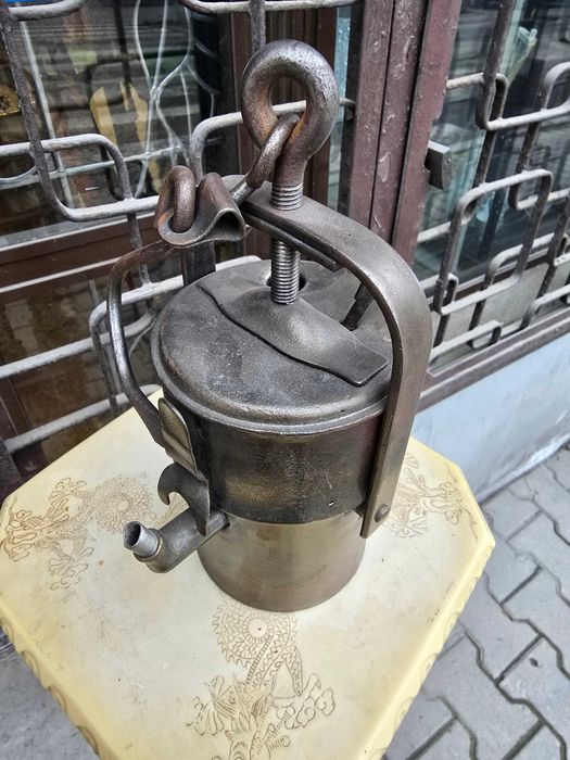 Stara lampka górnicza karbitka