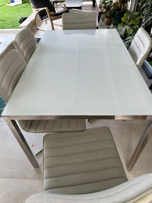 Mesa tampo de vidro + 5 cadeiras giratórias