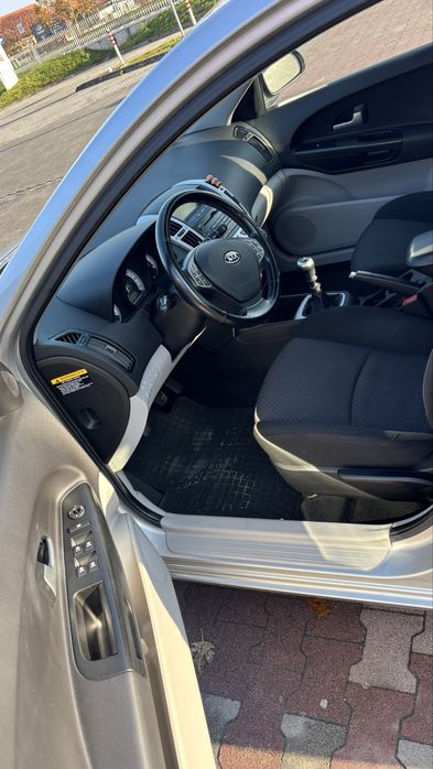 Sprzedam kia ceed  w dobrym stanie . 0 wkladu finansowego