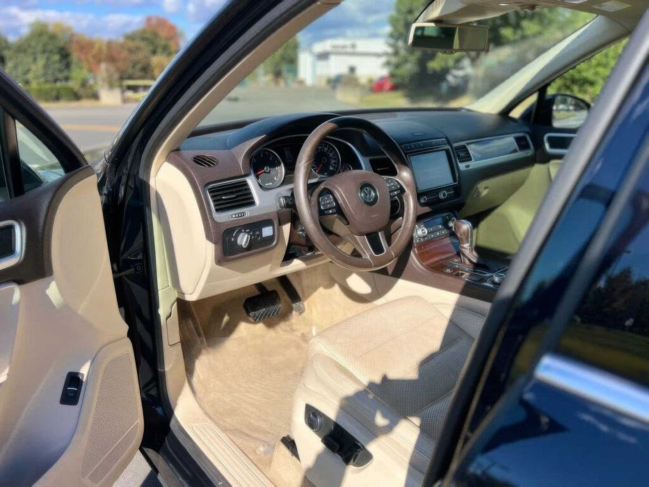 Volkswagen Touareg Lux      2016