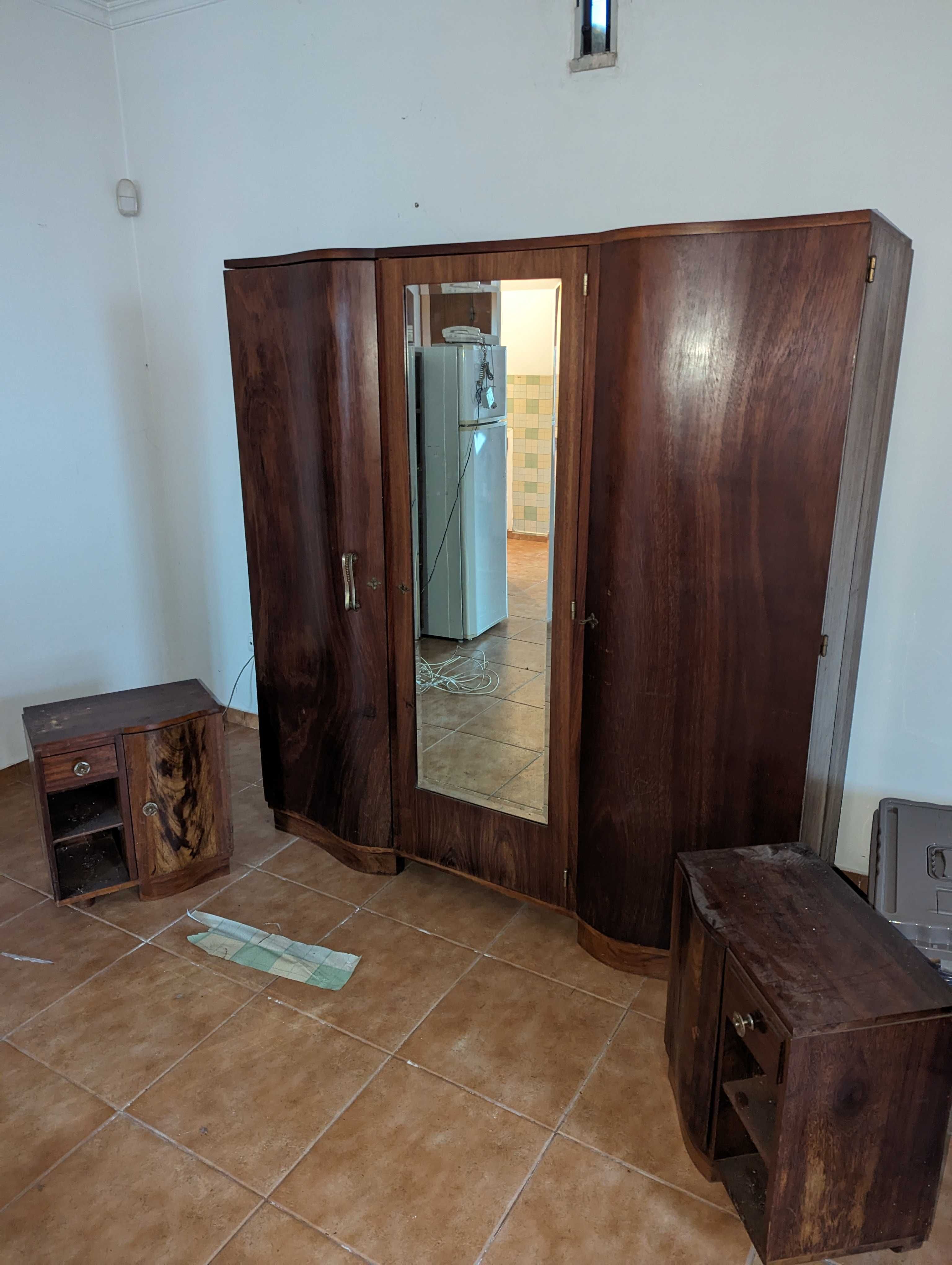Roupeiro Clássico com mesinhas de cabeceira a condizer