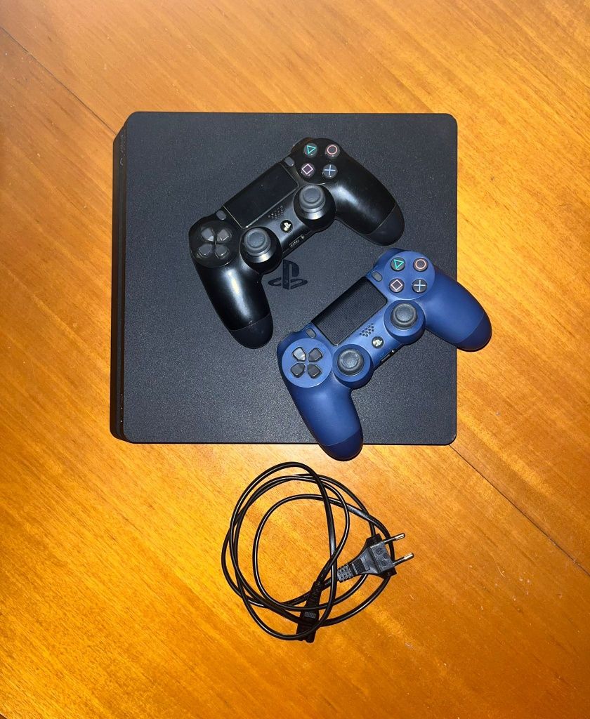 PlayStation 4 / 2 Comandos + Jogos