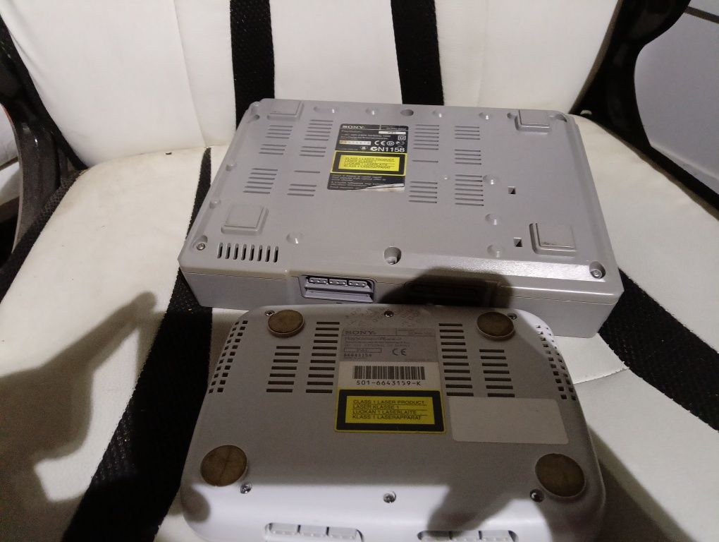 2x ps1 ps one psx bez napędów