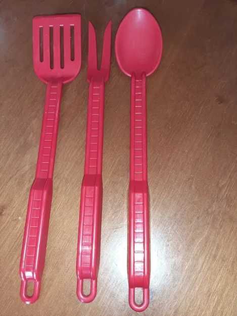 Łyżki kuchenne łopatka /plastikowe francuskie czerwone vintage 3sztuki