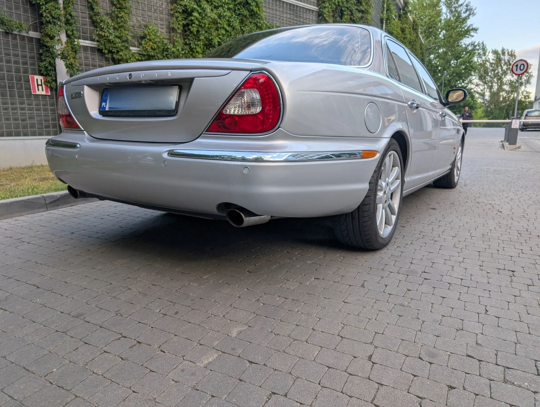 Jaguar XJR Jaguar XJR X350 4.2 V8 Supercharged | 2004 | 188 880 km | 69900 PLN