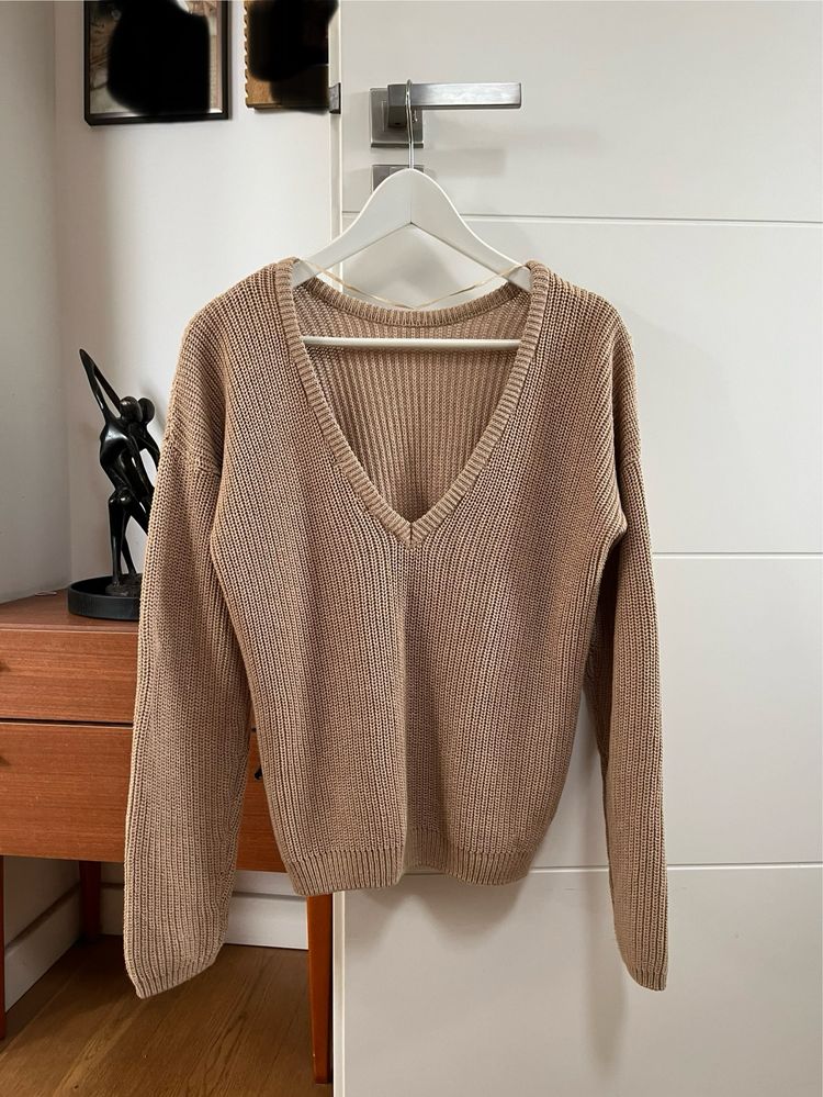 ND-KD sweter XS z dzianiny z glebokim dekoltem w serek / bezowy