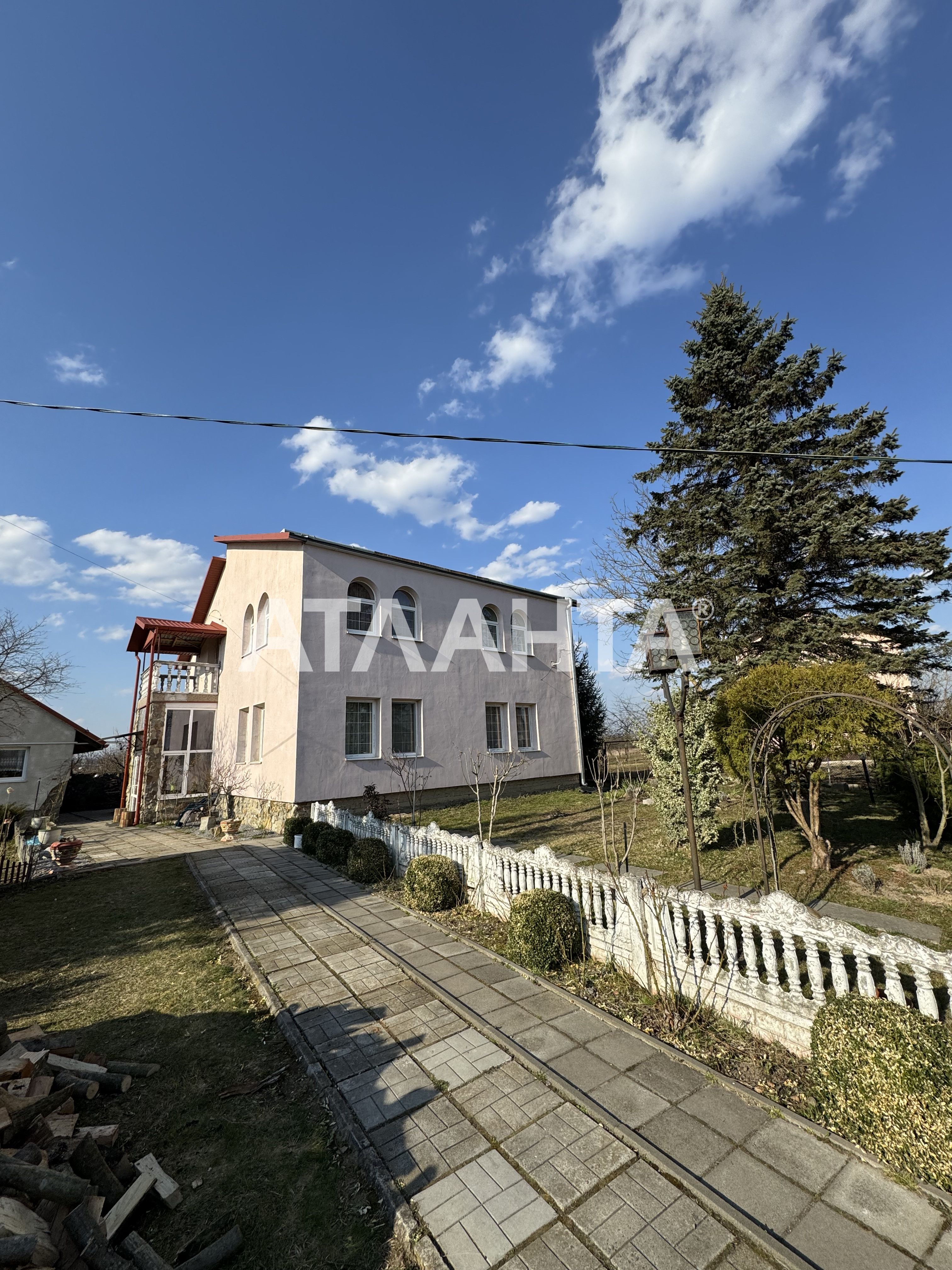 Продається  будинок близько Львова.