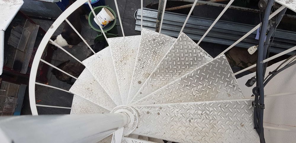 Escada em caracol de ferro galvanizado