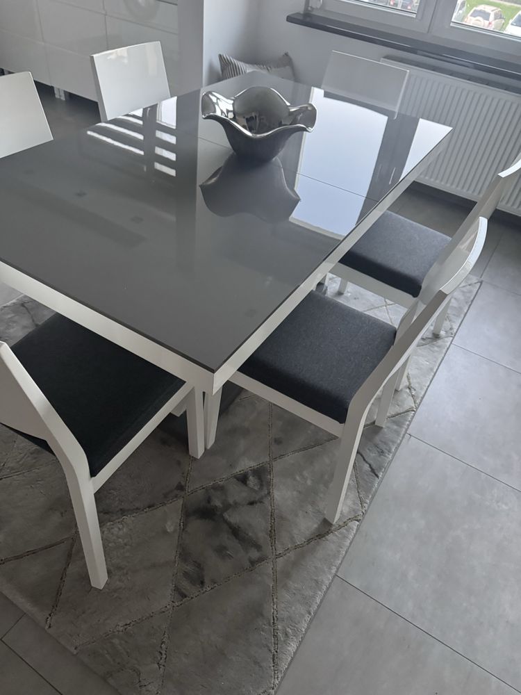 Agata Meble Piękne Krzesło białe lakierowane eleganckie tapicerowane