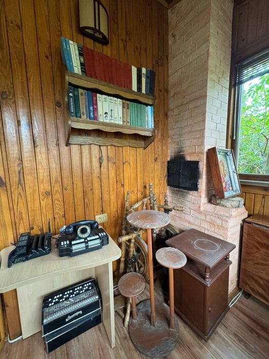 Затишний заміський будинок із каміном та атмосферою мисливського дому!