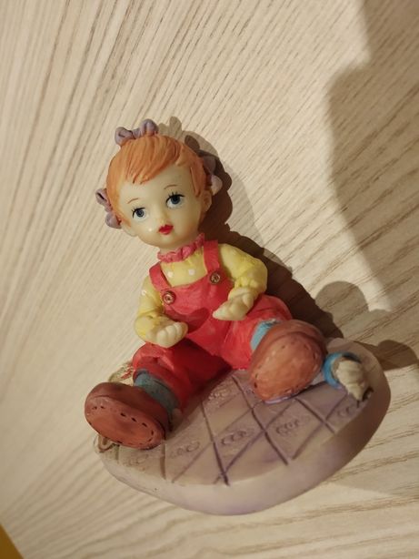 Śliczna figurka zabawka z lat 90-tych - miniaturka, dziewczynka, retro