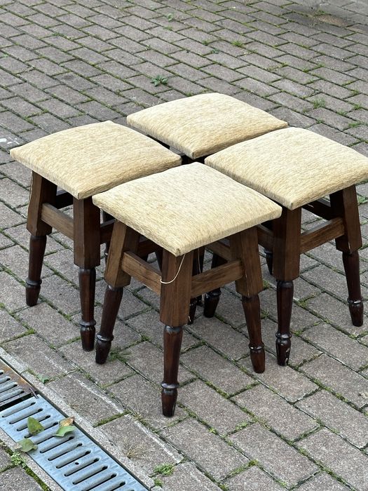 Табуретки в кухню, Табуретки з масиву бук