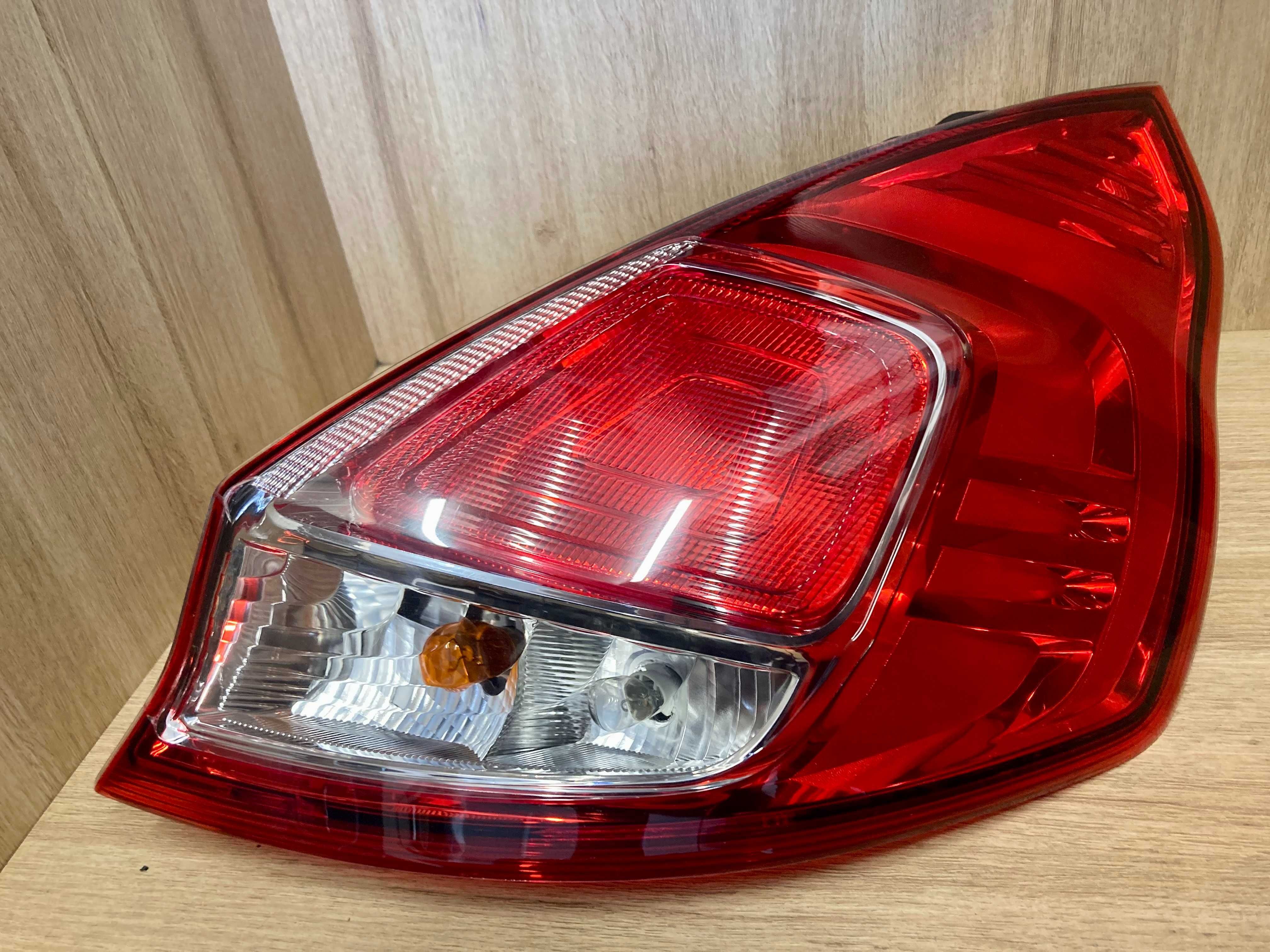 Lampa tył tylna prawa Ford Fiesta Mk7 lift 2013-