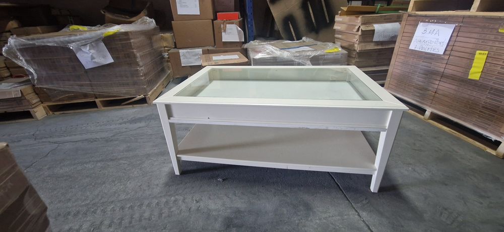 Mesa de centro com vidro