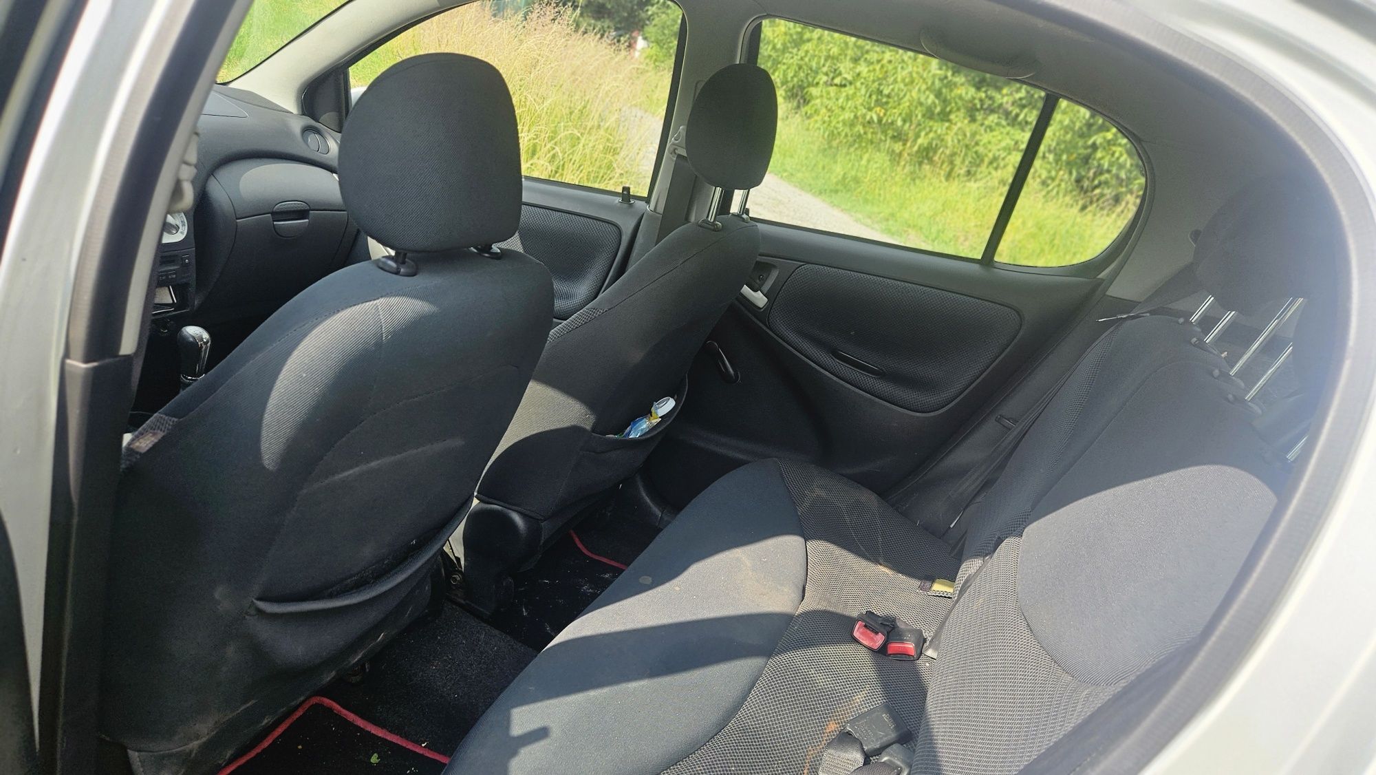 Toyota Yaris 1.4 Diesel, 2003 r.  Srebrna, zadbana, gotowa do jazdy!