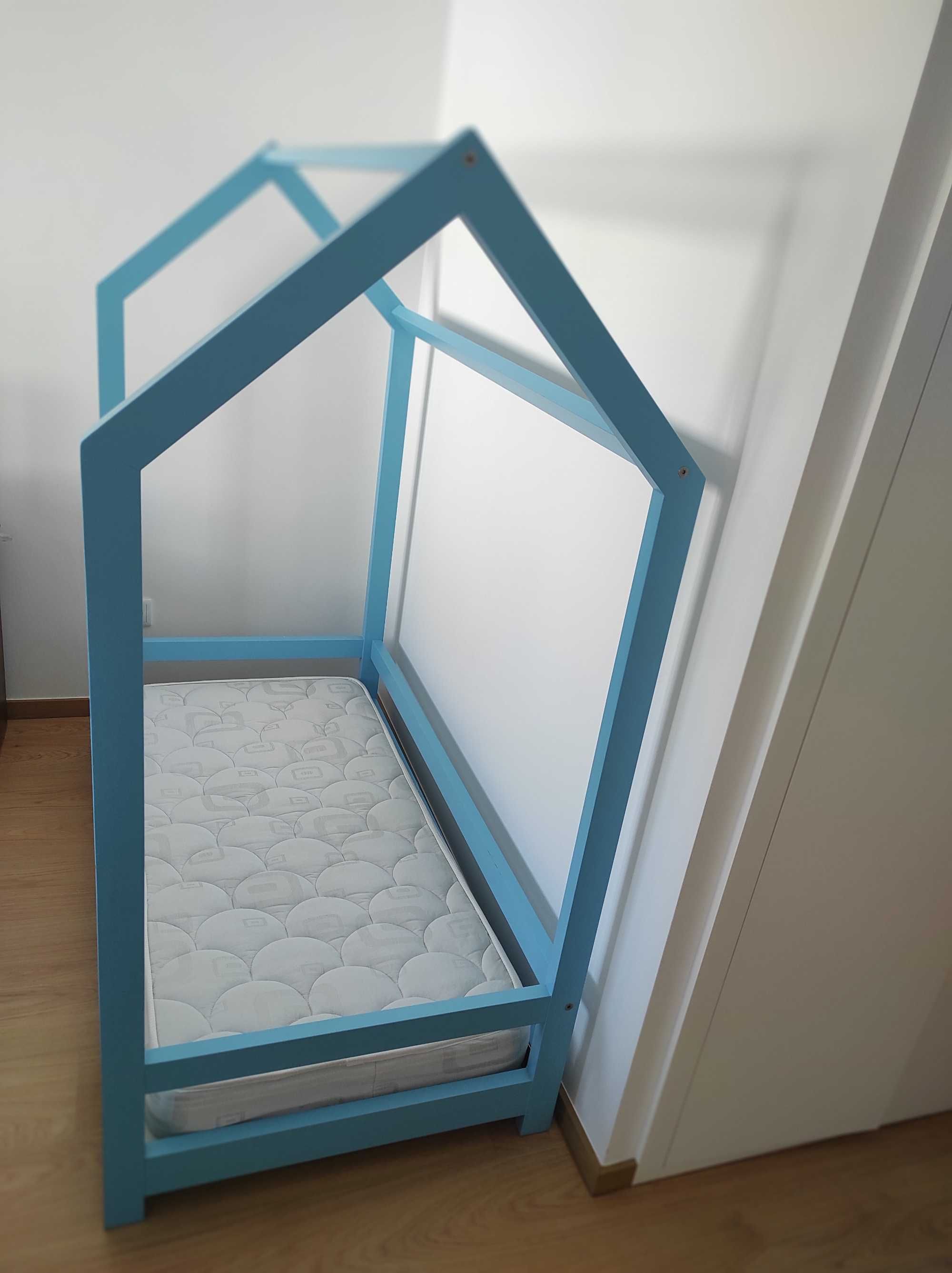 Cama montessori para bebé como nova em madeira maciça
