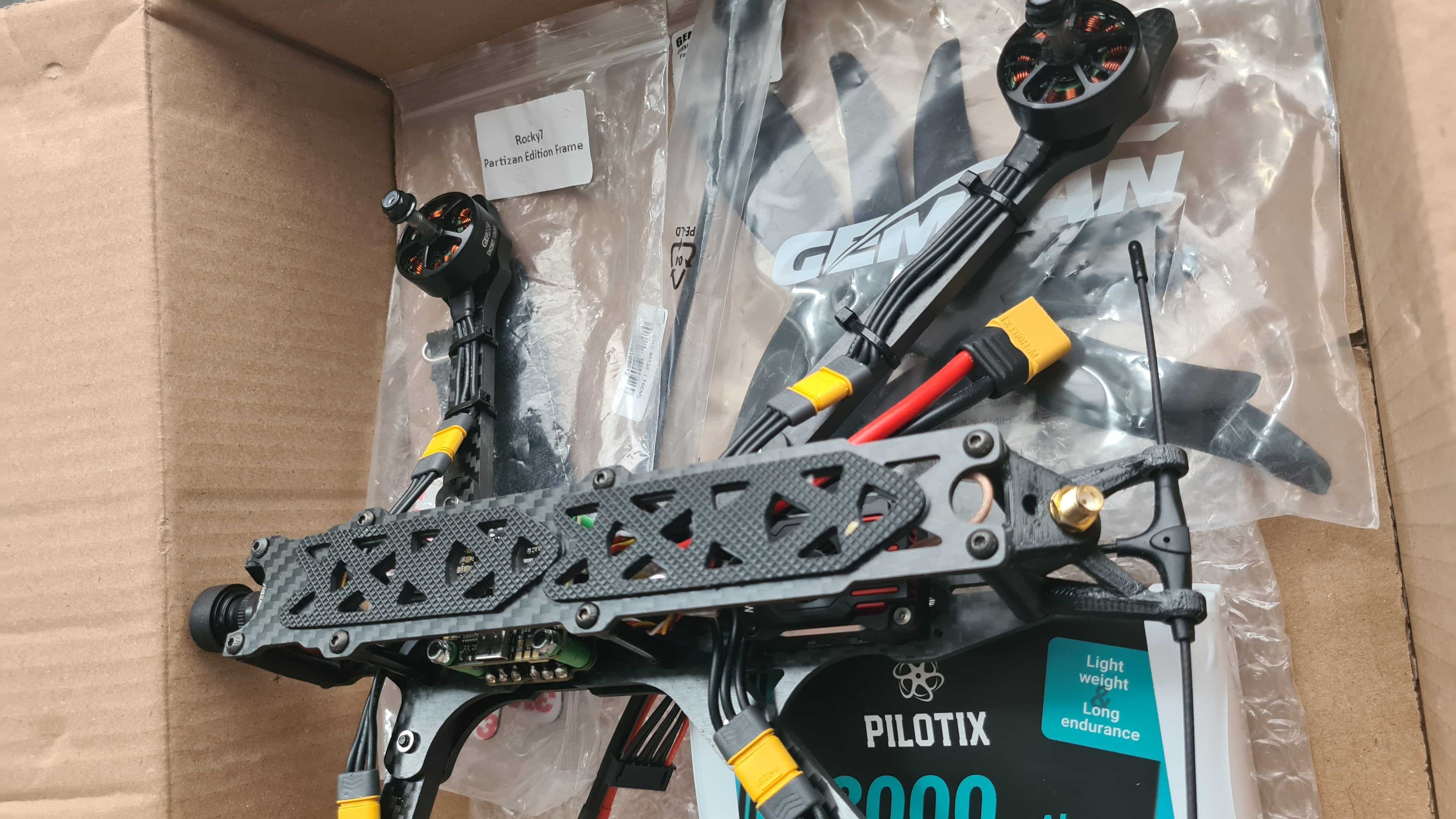Dron FPV Partizan Rocky 7 F4 V3 VTX 5.8G 2.5W 6S 8000mAh ELRS 915 V3