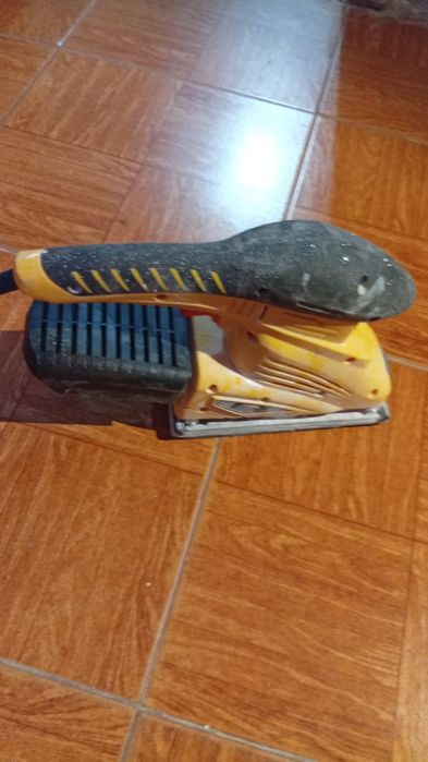 Máquina lixadeira usada poucas vezes
