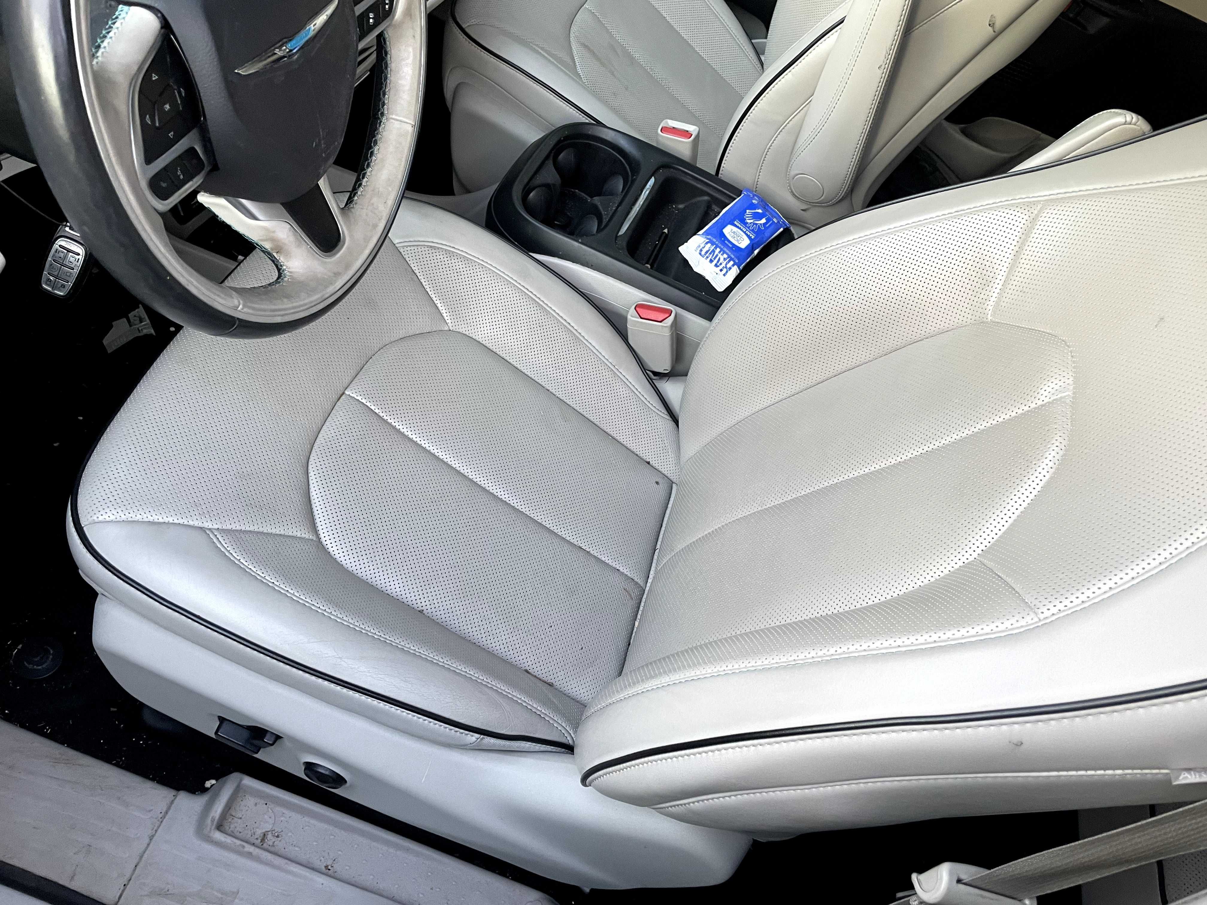 Chrysler Pacifica 17- Fotel kierowcy Limit DVD wentyl kompletny HYBRYD