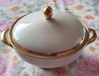 Waza porcelana w kolorze ecru zdobiona złoceniami