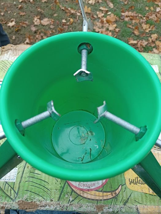 Подставка под елку