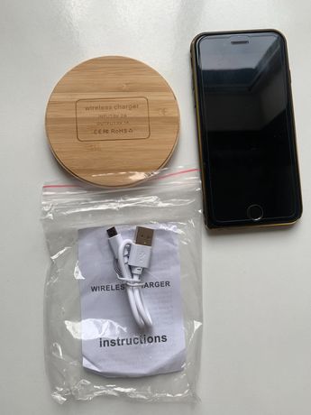 Беспроводная деревянная зарядка iPhone и Android телефонов