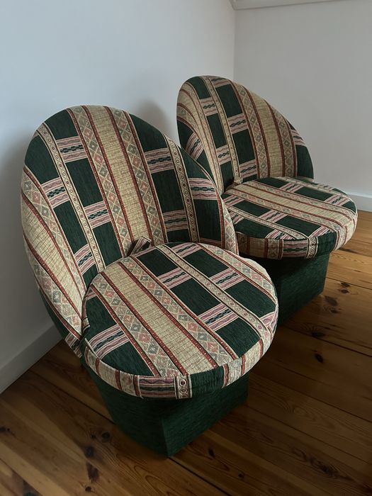 4 pufy z oparciem i schowkiem