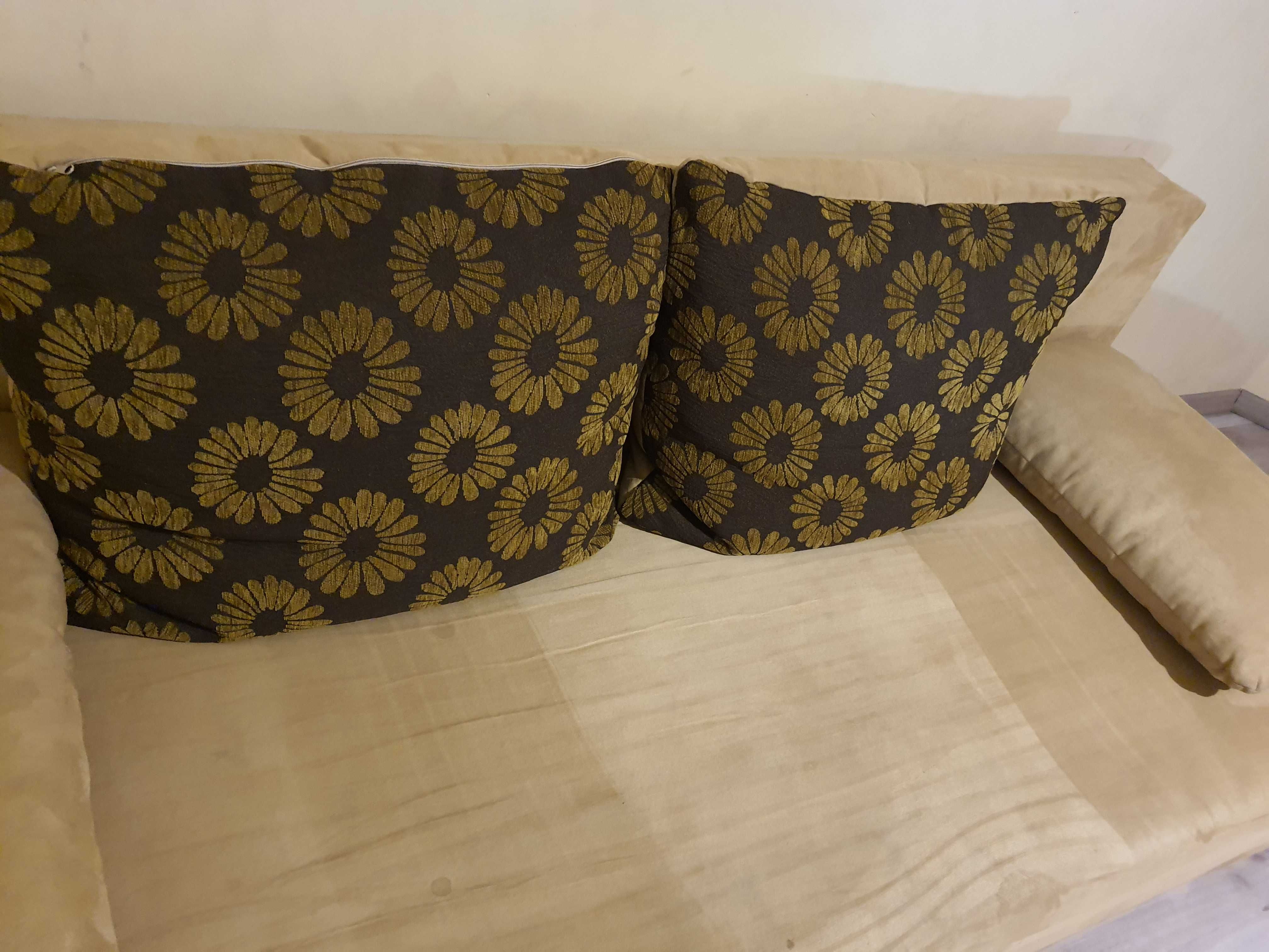 Sofa rozkładana z pojemnikiem na pościel