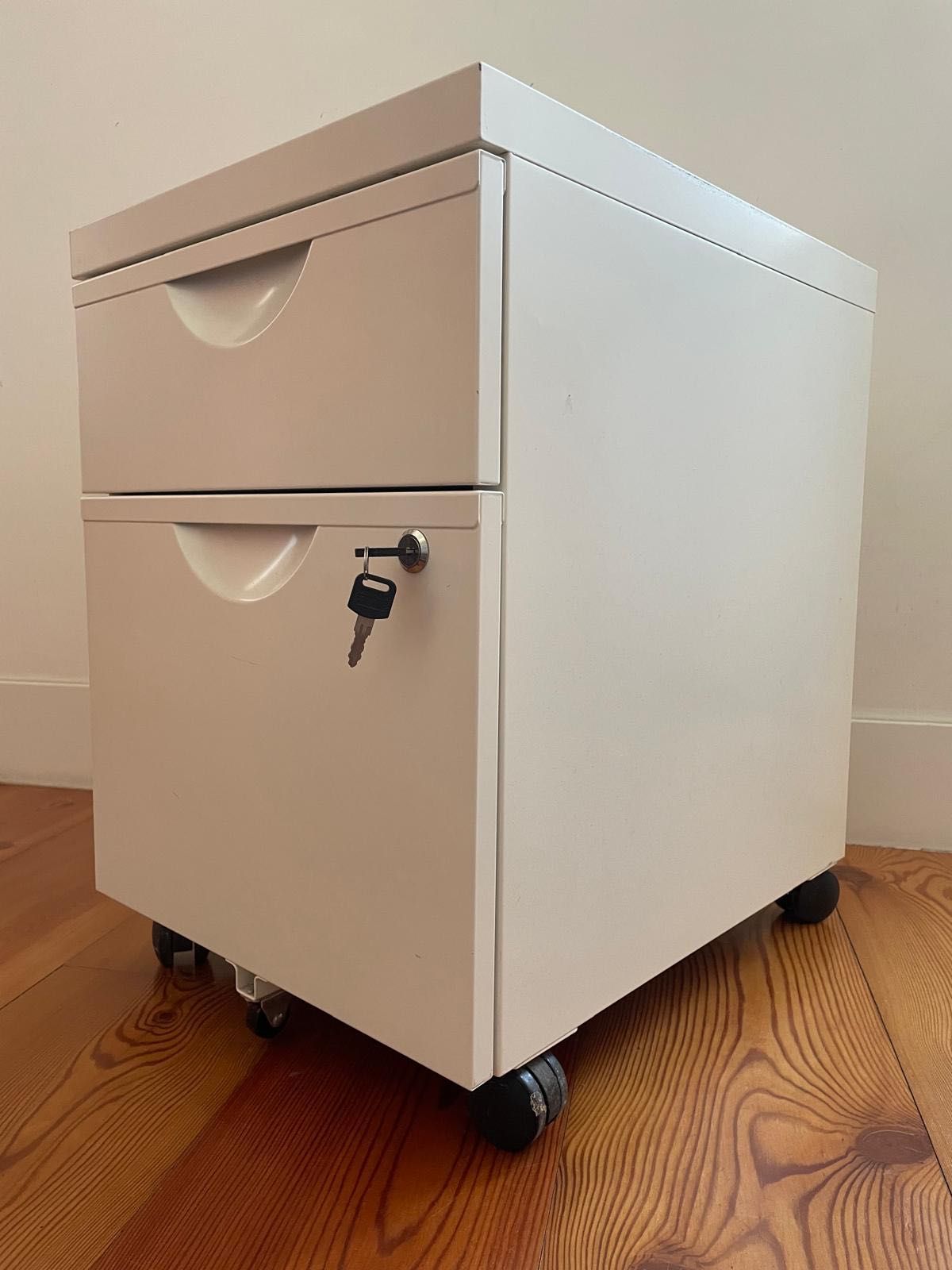 Bloco de gavetas metálico IKEA branco com rodízios
