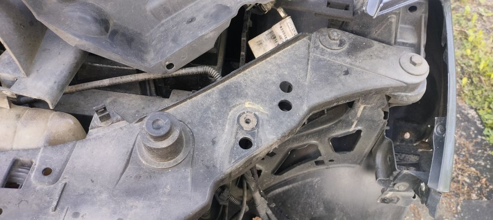 Renault Clio 3 pas przedni wzmocnienie