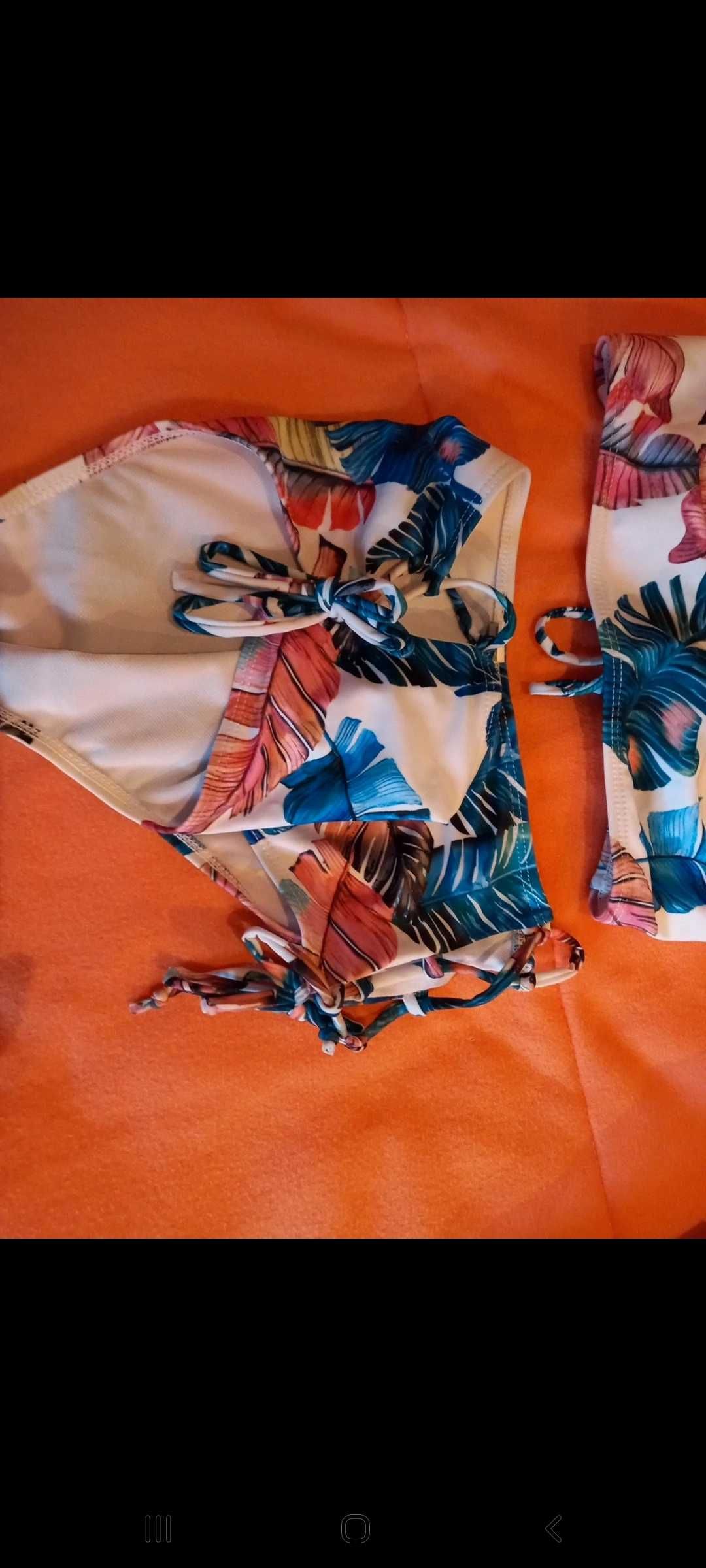 Tanquini branco com padrão floral - M - Local