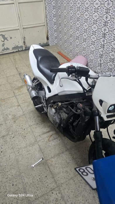 Vendo CBR 600 em excelente estado.