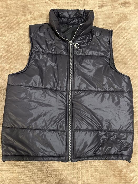Colete preto sem bolcos